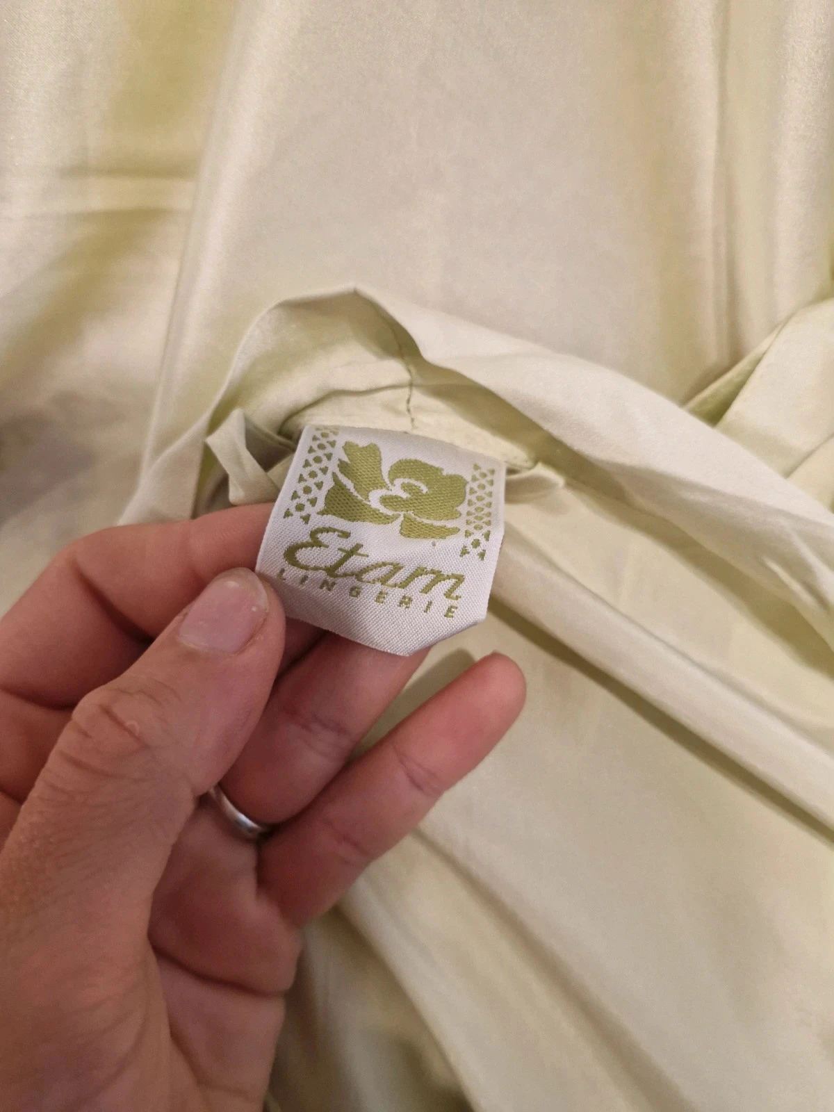 Soft and feminine silk nightgown – photo 5